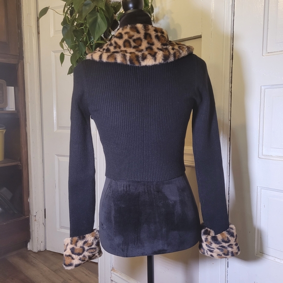 Y2k Inspired Cropped Faux Fur Leopard Cardigan - Picture 3 of 6
